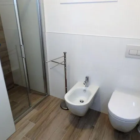 Stunning Flat With Rooftop Pool And Terrace 아파트 비비오네