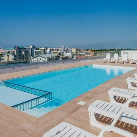Stunning Flat With Rooftop Pool And Terrace 아파트