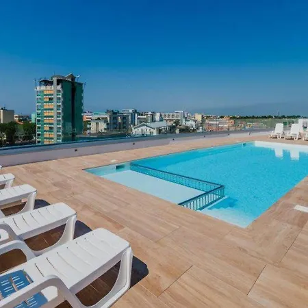 Stunning Flat With Rooftop Pool And Terrace 아파트