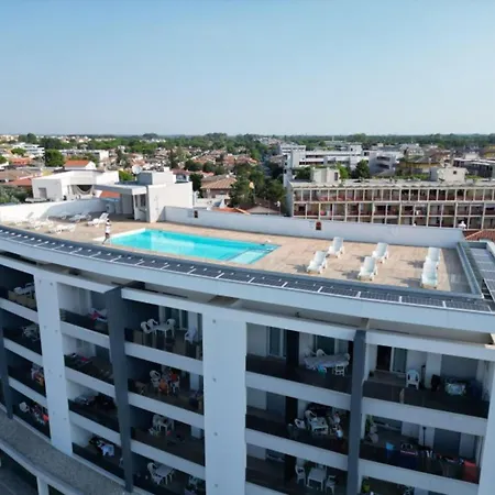 Stunning Flat With Rooftop Pool And Terrace *