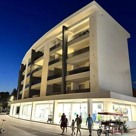 Stunning Flat With Rooftop Pool And Terrace * 비비오네